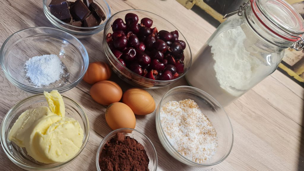 Negresă cu ciocolată și cireșe