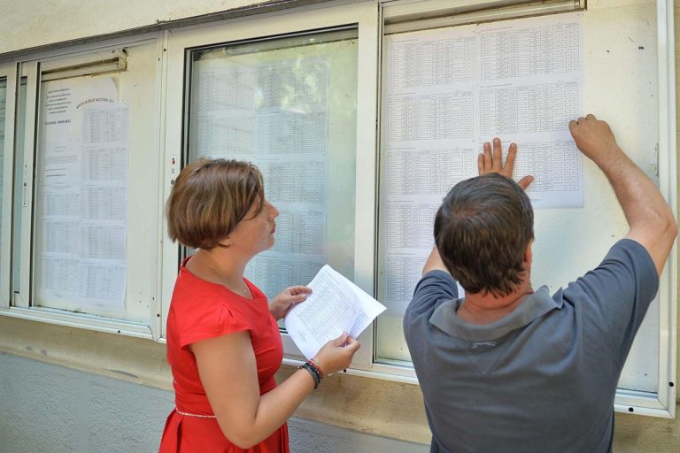 Ce note trebuie să iei la BAC 2022 ca să promovezi. Media minimă de trecere