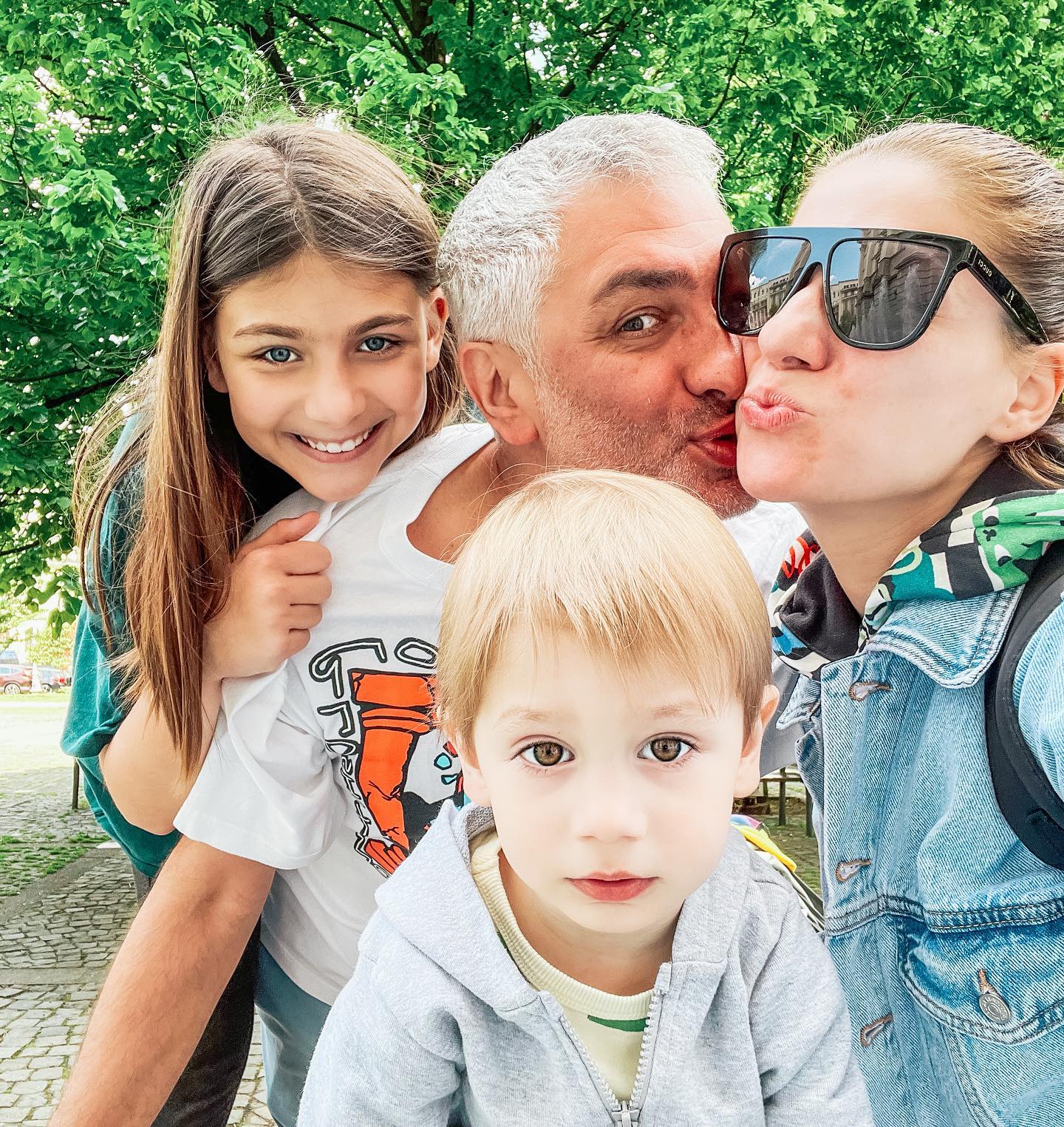 Tilly cu soțul și cei doi copii