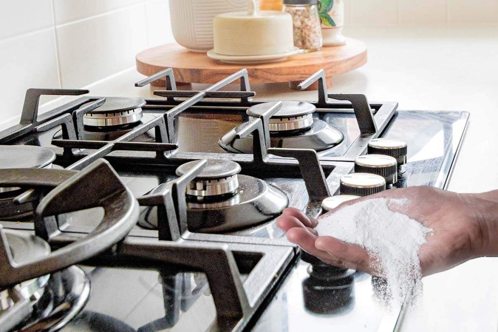 De ce să presari făină peste aragaz