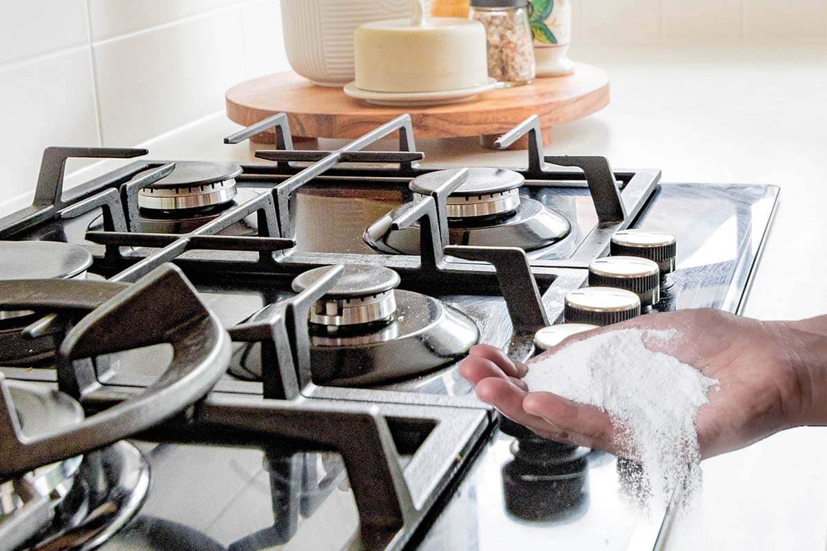 De ce să presari făină peste aragaz