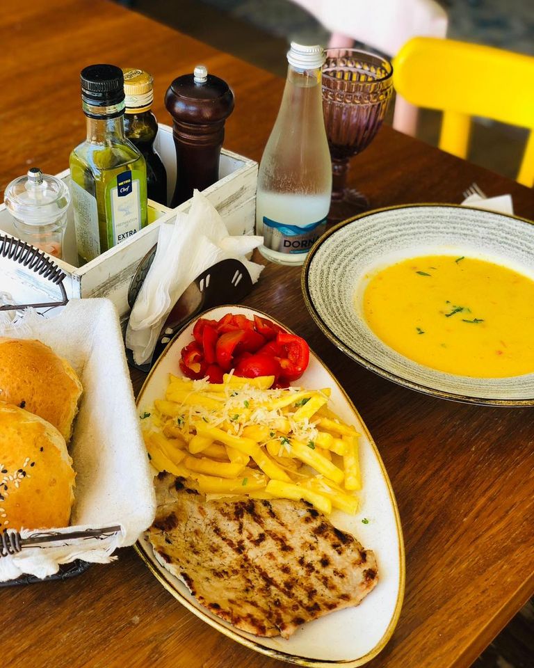 cat costa meniul zilei la restaurantul lui Constantin Enceanu