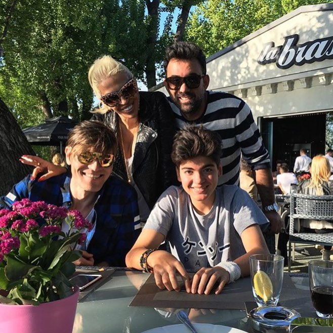 Ce facultate a ales fiul Ralucai Badulescu