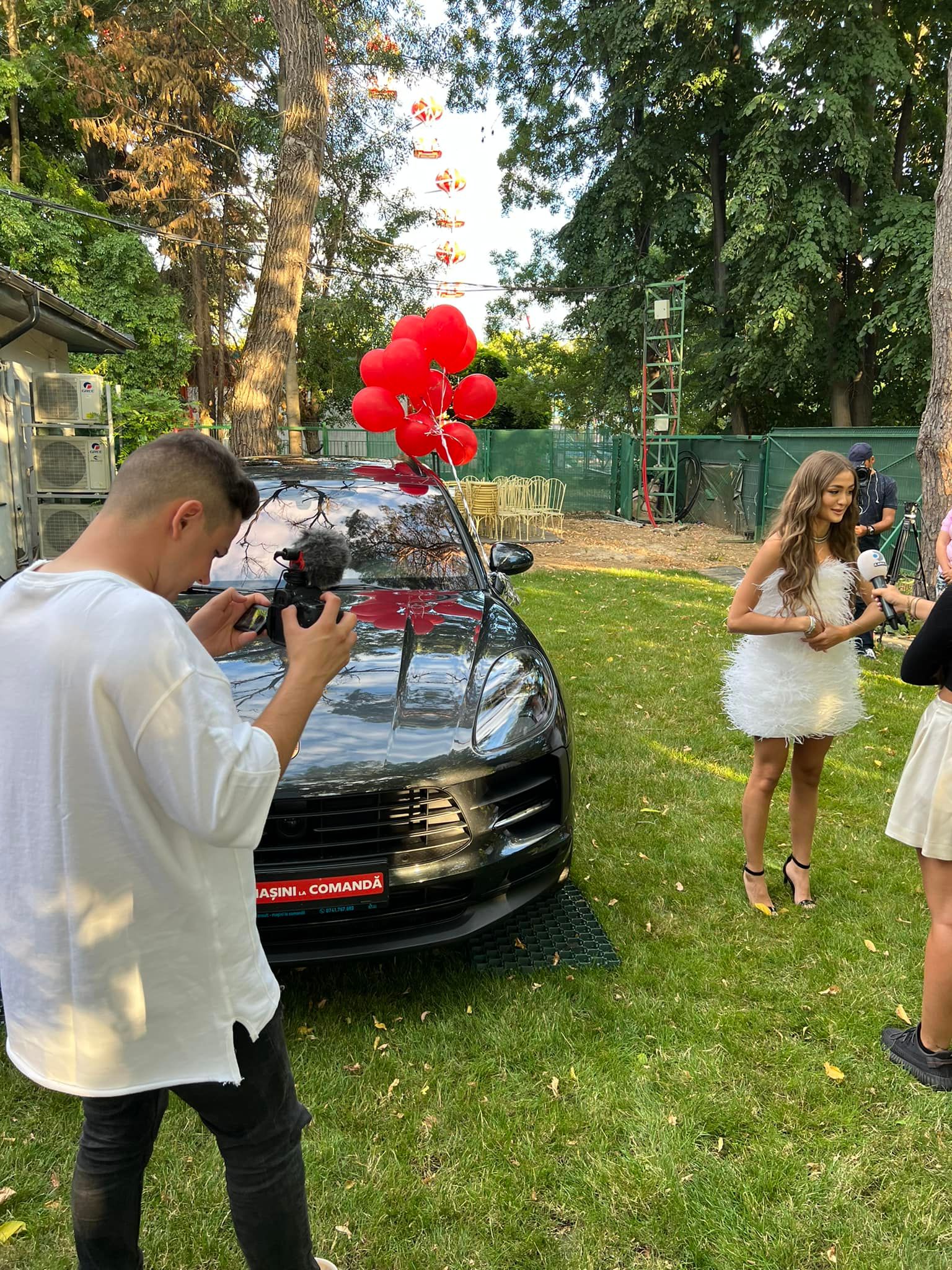 Cadoul pe care și l-a făcut de ziua ei, un Porche Macan