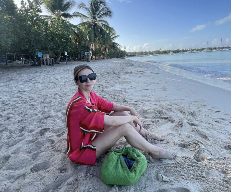 Adela Popescu, tratată ca o prințesă de șefii de la Pro TV. Luxul în care trăiește în Republica Dominicană