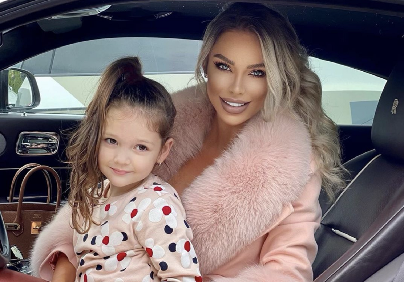 Bianca Drăgușanu si fetita ei Sofia