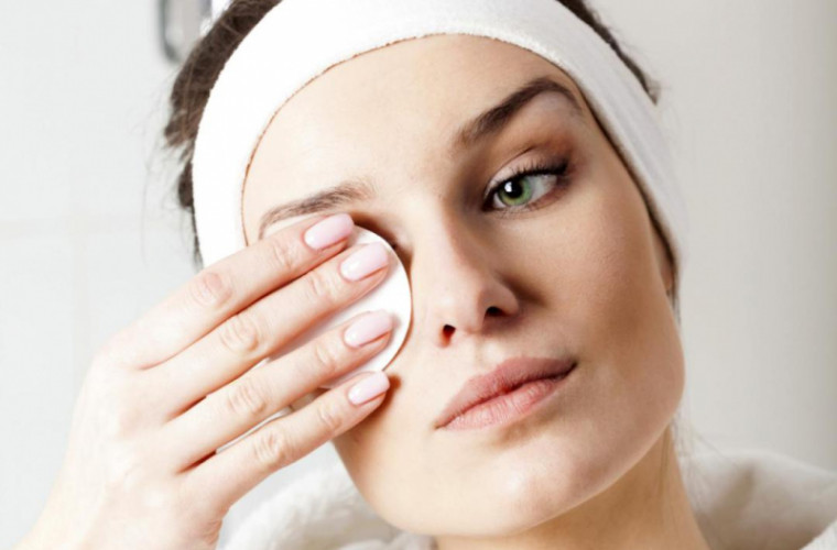 Ce este apa micelară și cum se folosește corect. Lucruri pe care orice femeie trebuie să le știe