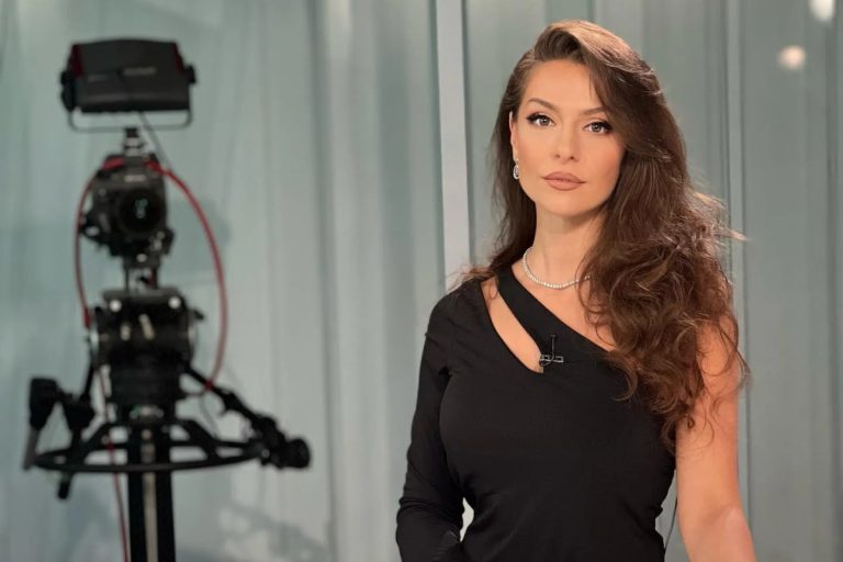 Secretele Simonei Țăranu, una dintre cele mai frumoase vedete de televiziune. Ce reguli respectă pentru a avea o siluetă de vis EXCLUSIV