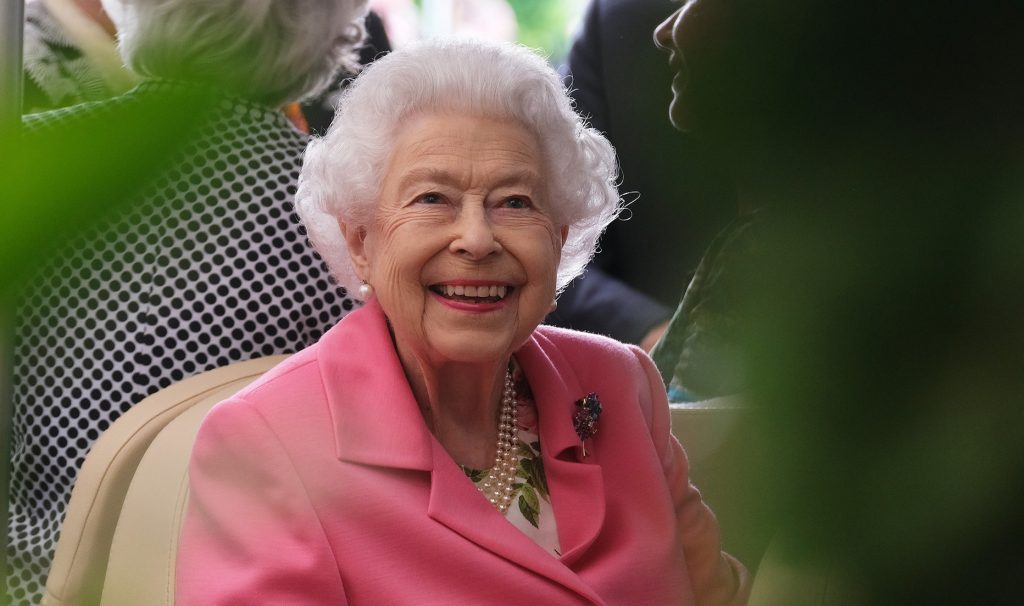 De ce regina Elisabeta II-a are aceeași coafură