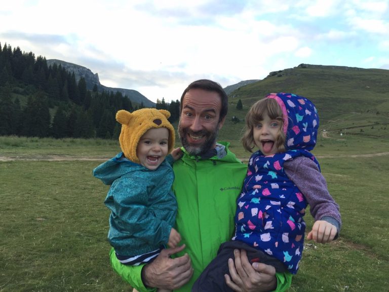 Fiul lui Șerban Pavlu a debutat în actorie, alături de tatăl său, în ”Clanul”: „Sper să nu epuizeze această pasiune până la admiterea la facultate” EXCLUSIV