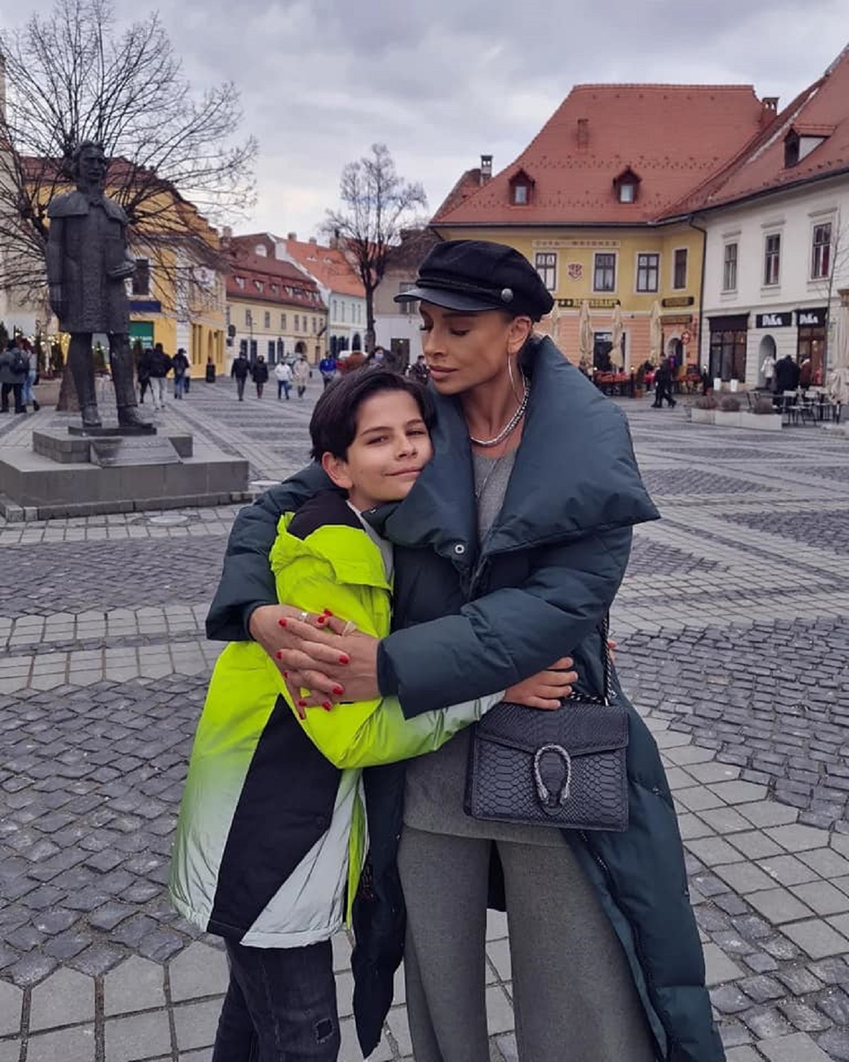 Adina Halas și fiul ei