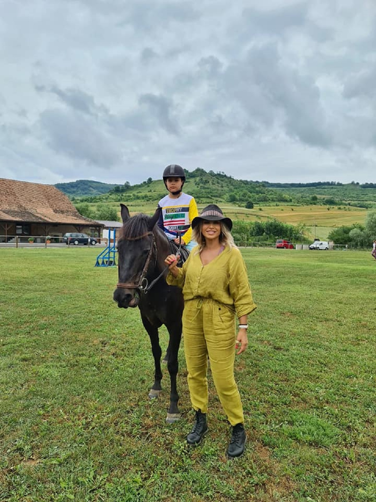 Adina Halas și fiul ei