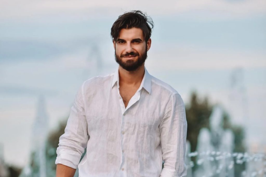 Chipeșul Andi Constantin e tot singur și după participarea la emisiunile de dragoste