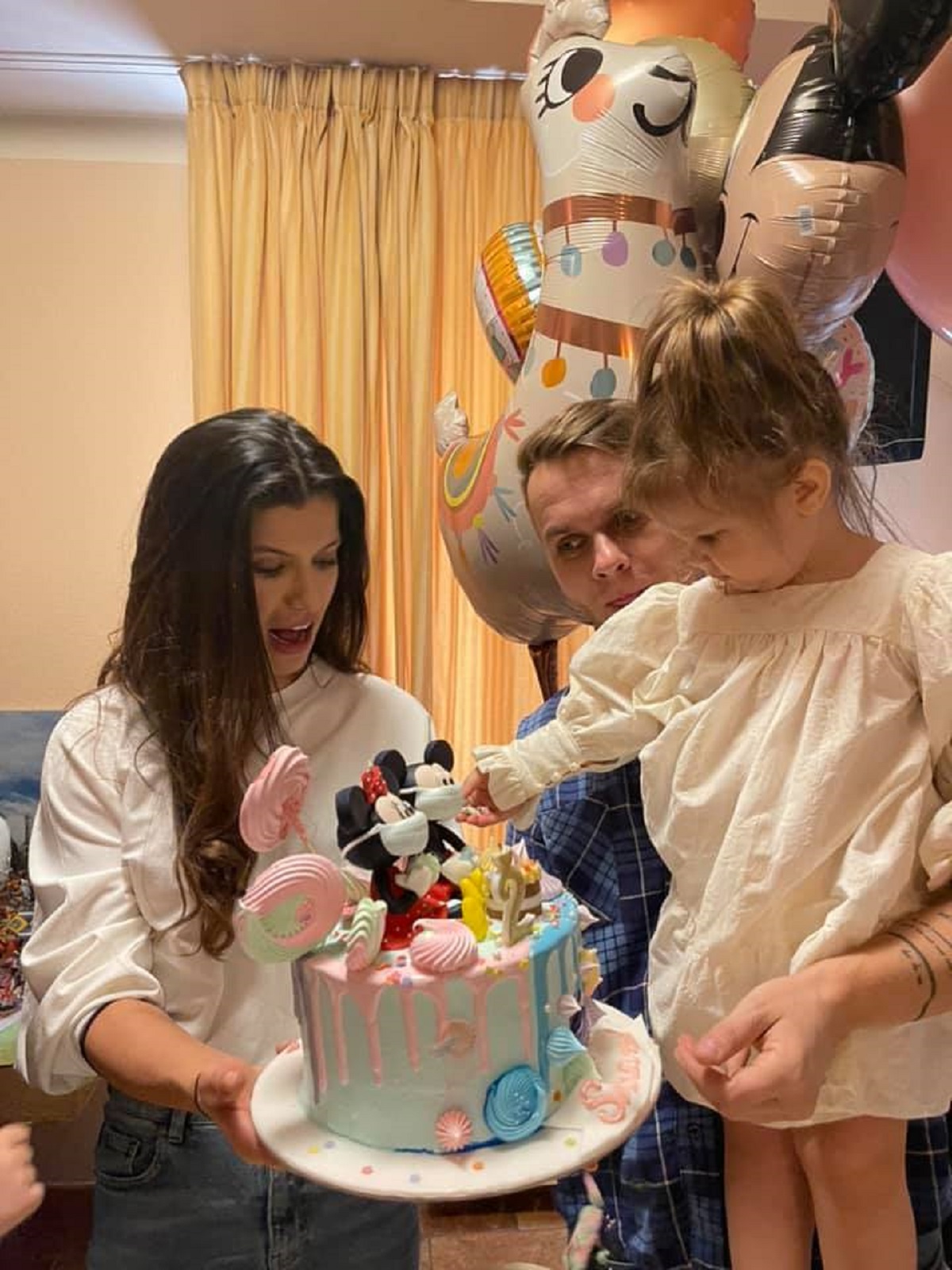 Alături de Smaranda și de mama fetiței lui