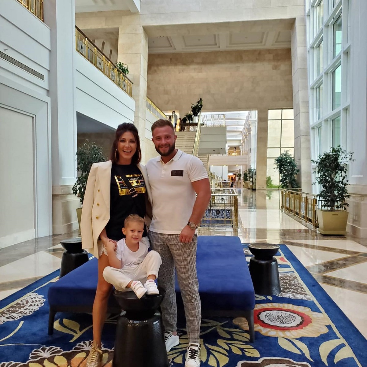 Ilinca Vandici, cu frumoasa ei familie. Este o femeie fericită