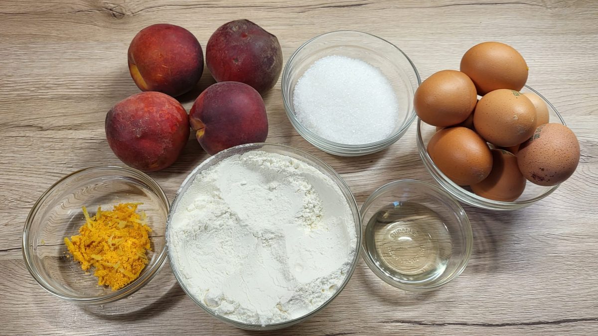 ingrediente prăjitură cu piersici și bezea