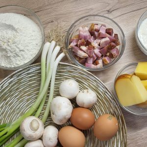 ingrediente quiche cu cașcaval, bacon și ciuperci