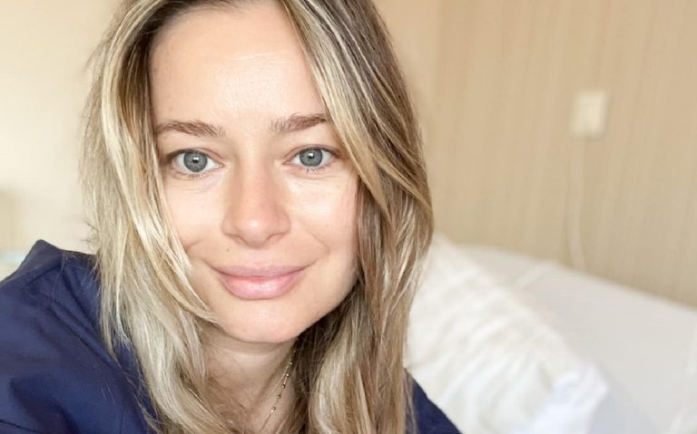 Laura Cosoi, totul despre botezul micuței Lara. Ce tradiții respectă și cum s-a recuperat după sarcină: “Așa s-a făcut și la noi în familie” EXCLUSIV