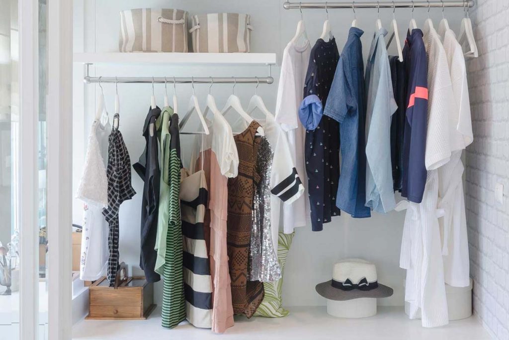 Produsul ieftin care te scapă de mucegaiul din dulapuri