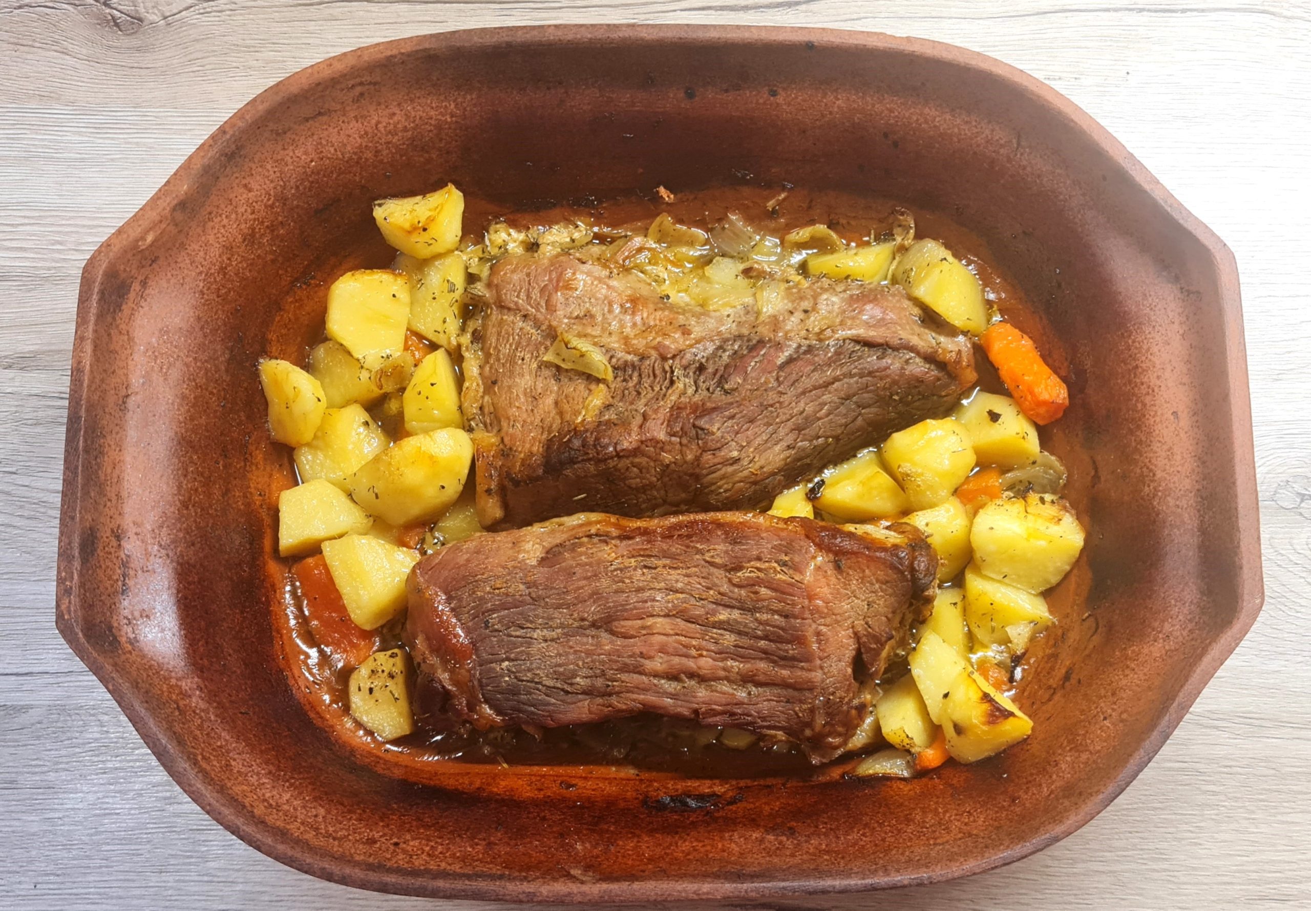 pulpa de vitel in lapte cu garnitura de cartofi noi si morcovi