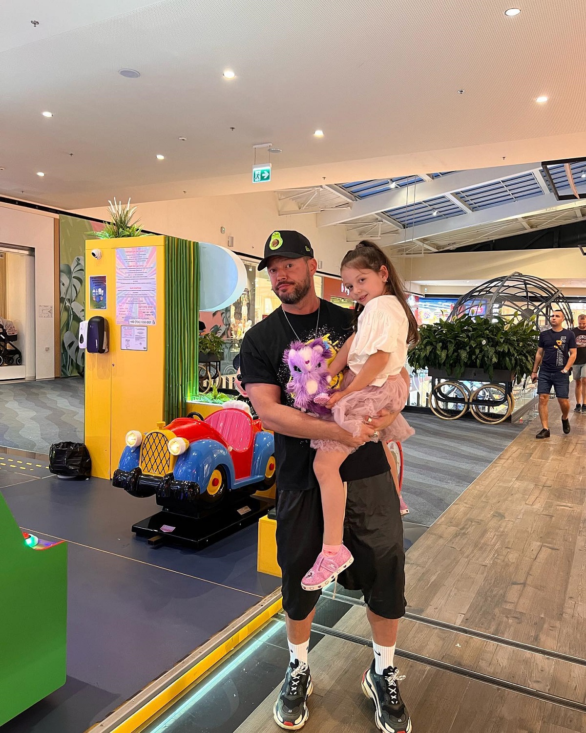 Victor Slav și fiica lui, care îi seamănă leit