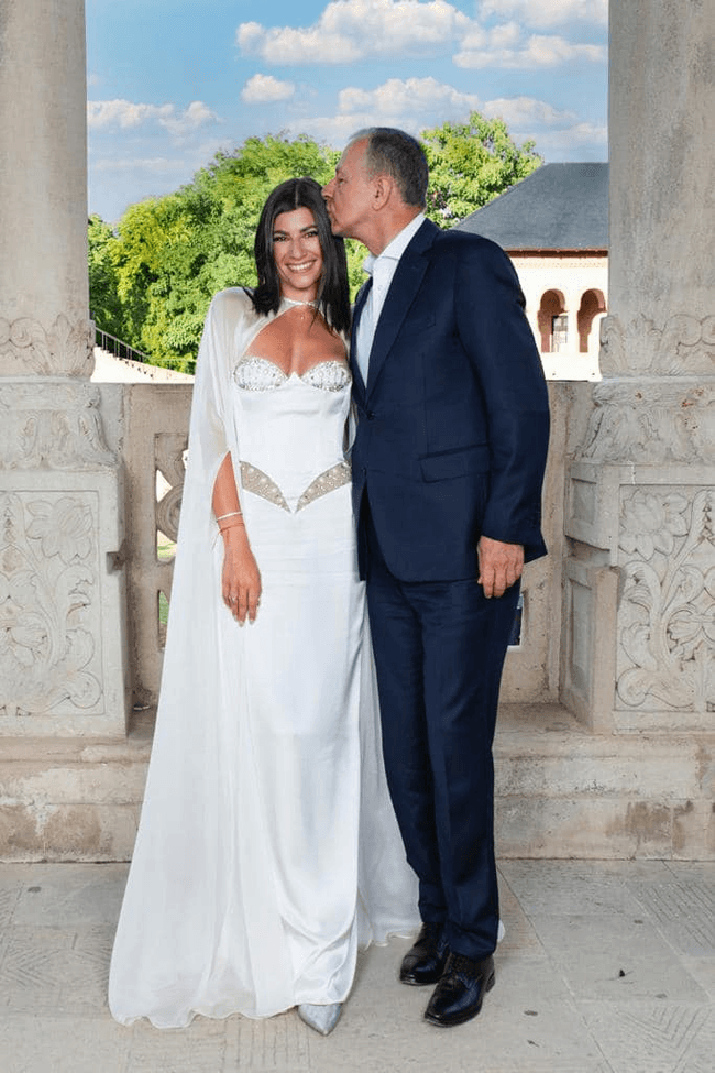 Ana, alături de tatăl ei