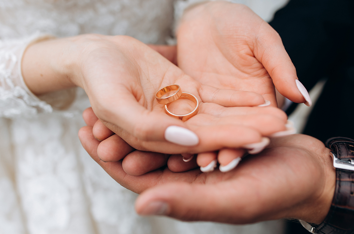 Ce trebuie să facă orice femeie în ziua nunții cu verigheta