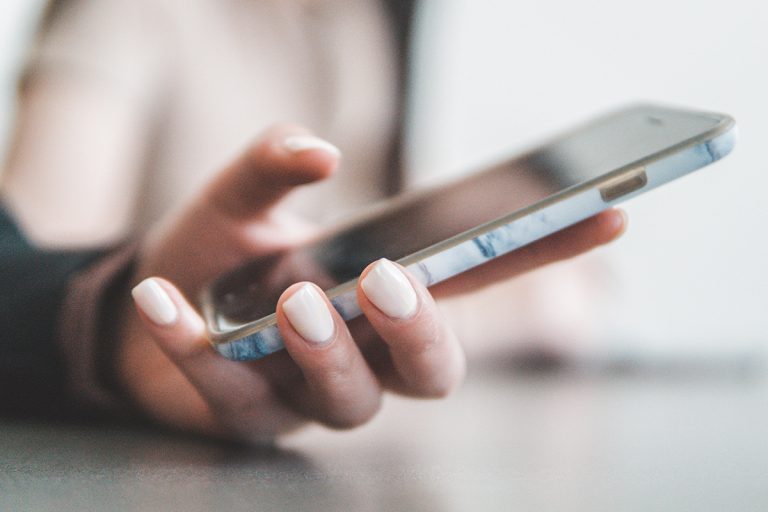 Cum poți să descoperi cine te sună cu număr necunoscut. Metoda simplă