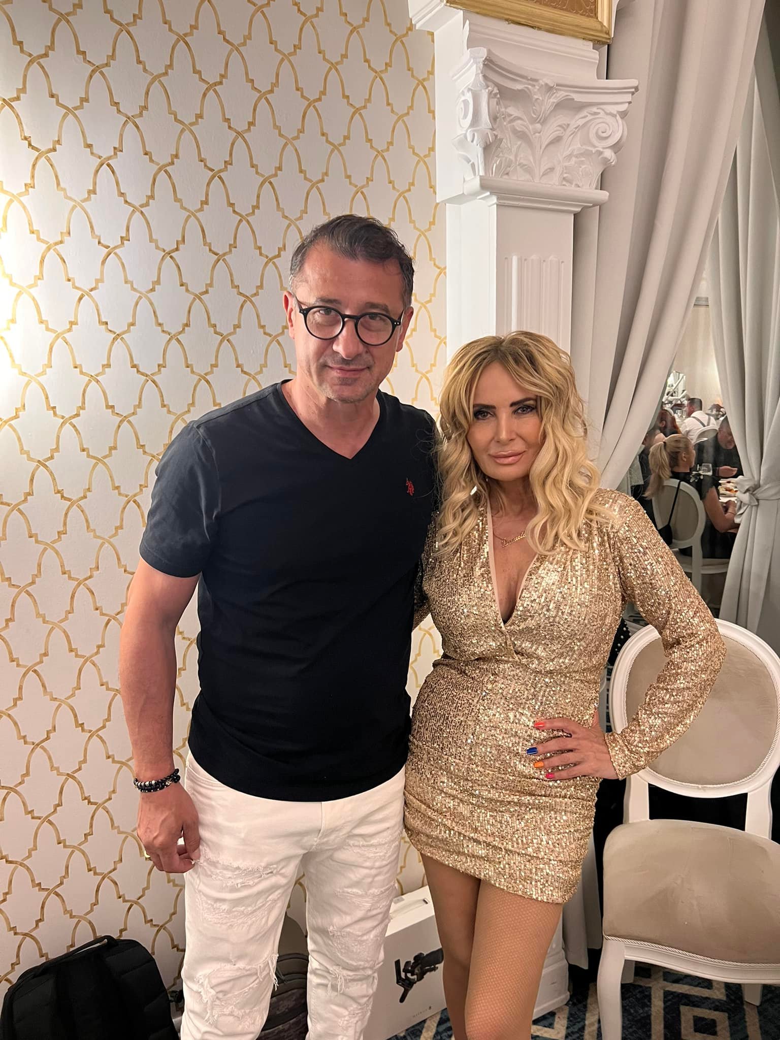 Artista are spații generoase, în casă, unde își păstrează hainele