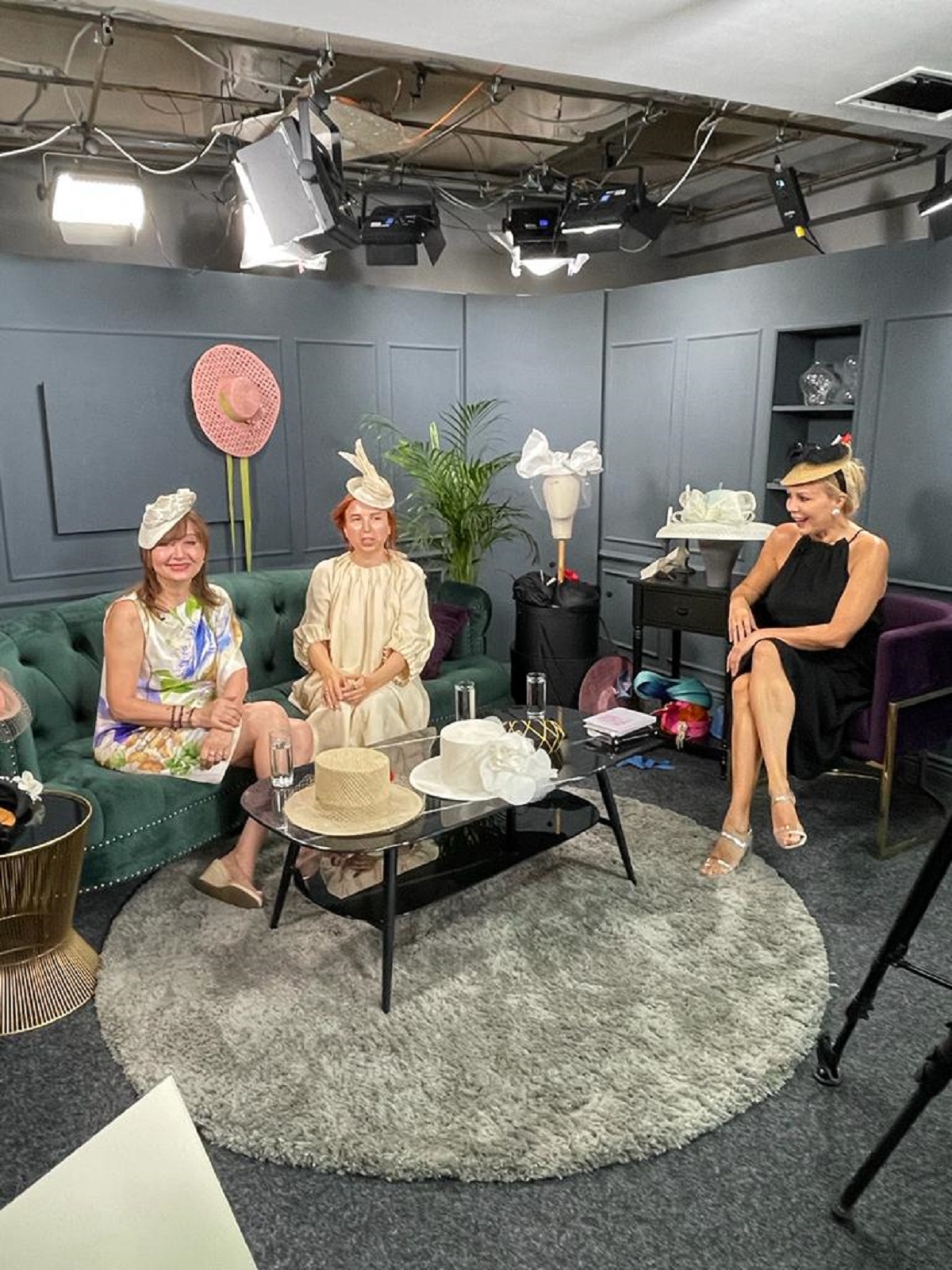 Dana Săvuică și invitatele sale, Eli Lăslean și Corina Leca