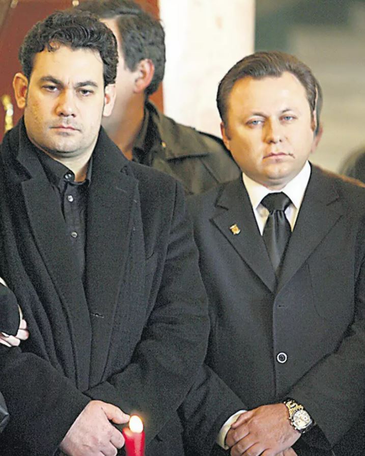 Ionuș și Dragoș, la înmormântarea tatălui lor