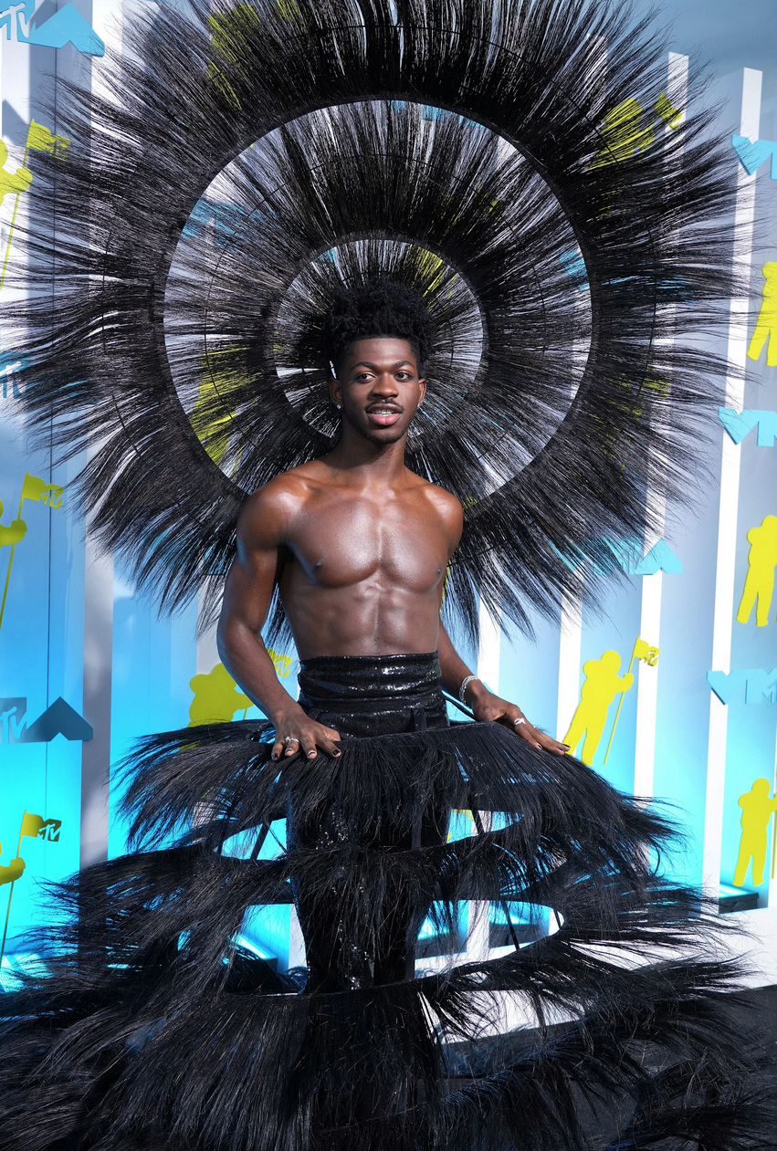 Cele mai ciudate ținute de pe covorul roșu, la Gala VMA 2022