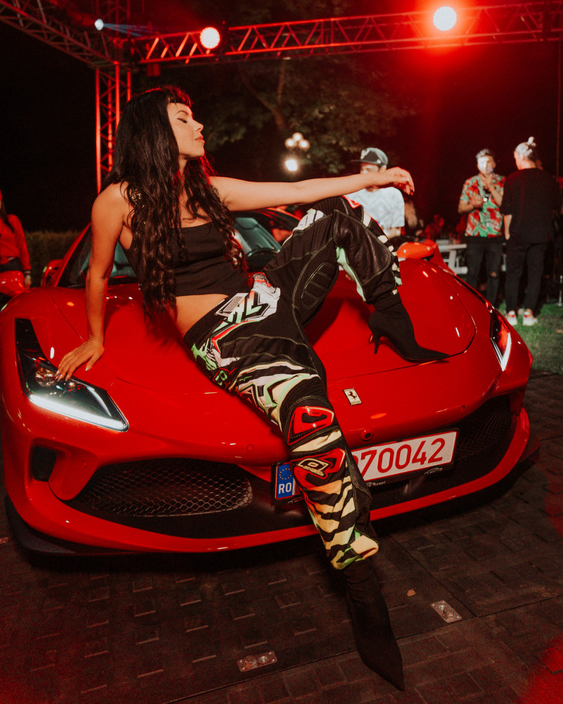 Inna a primit cadou un Ferrari F8 Spider din partea Global Records