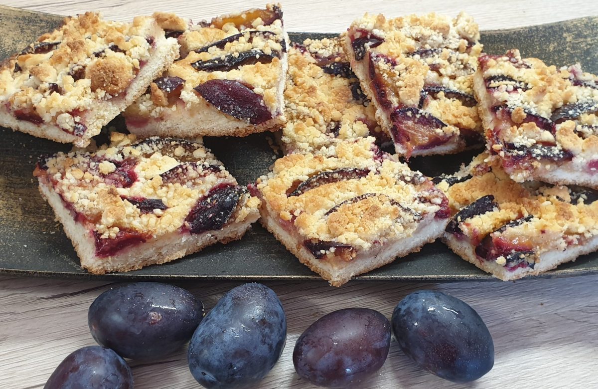 Prăjitură cu prune și cremă de mascarpone. Foto: Oana Matei/ ego.ro