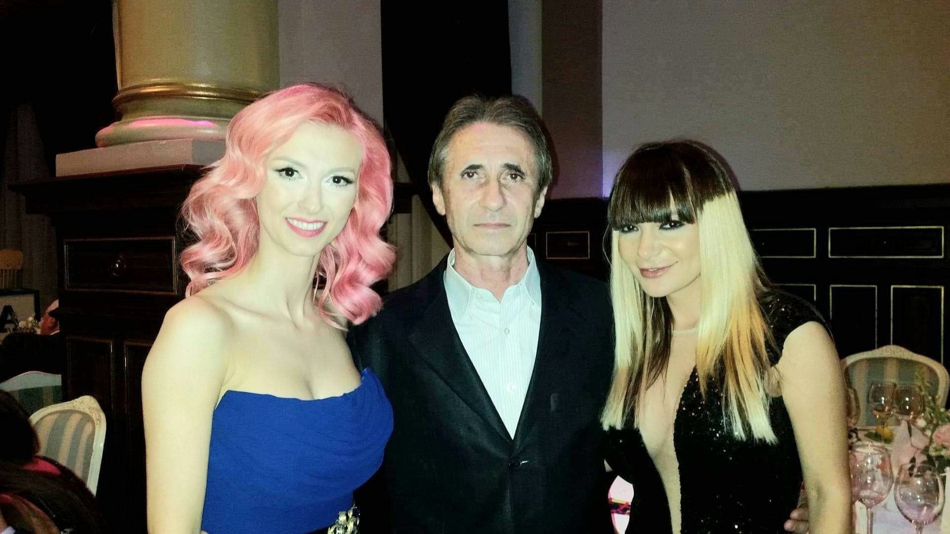 Sandel Bălan, alături de fiica lui și de Andreea Antonescu