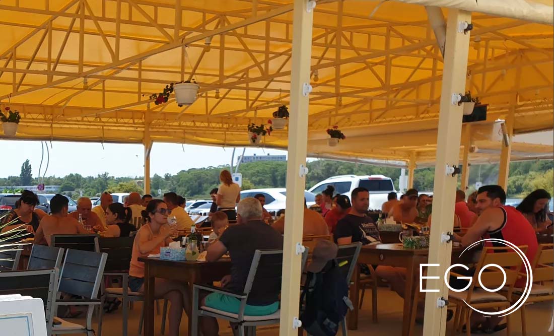 Rică Răducanu, la terasa lui din Neptun