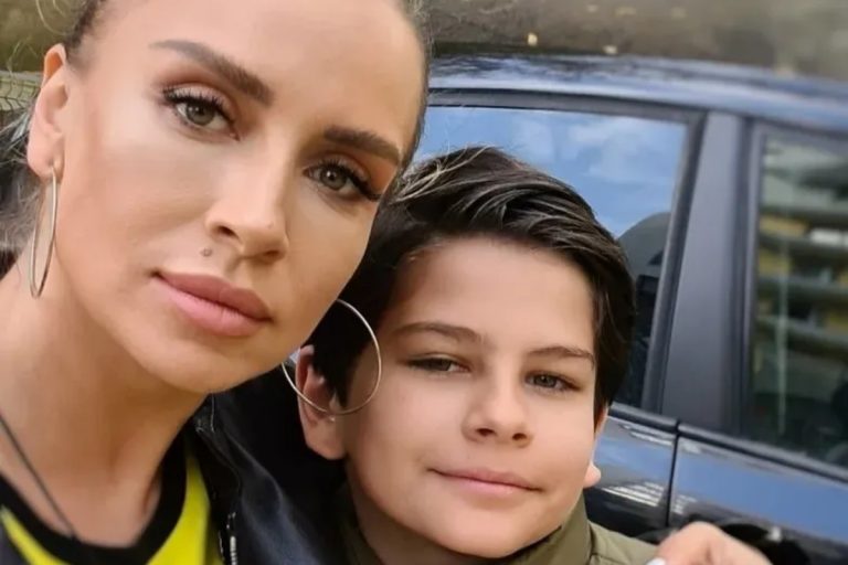 Fiul Adinei Halas se pregătește pentru clasa a 5-a. Ce program are micuțul și ce spune vedeta despre uniforma școlară: „Așa nu se fac diferențe între copii, la școală” EXCLUSIV