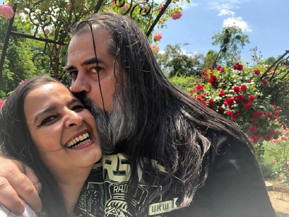 Alături de Radu, iubitul ei, care i-a vindecat rănile trecutului