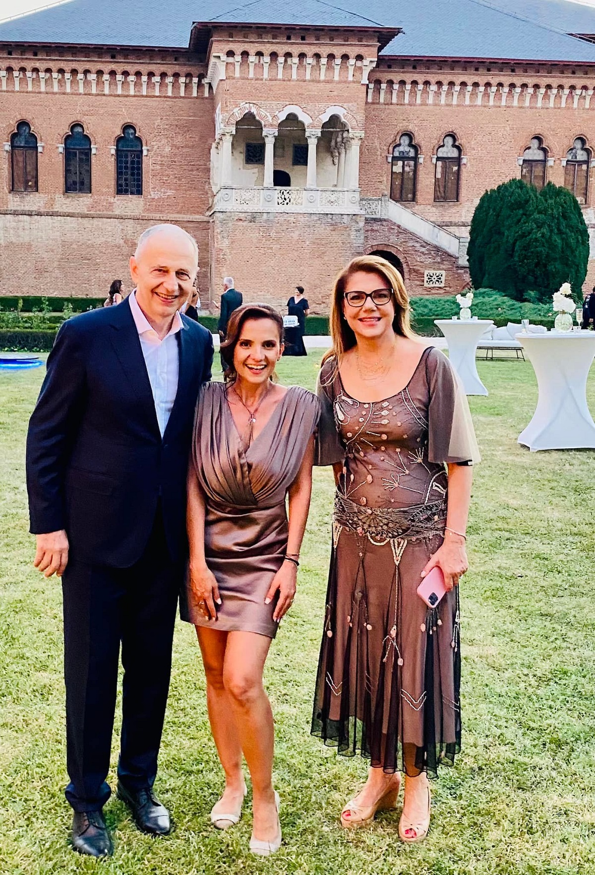 Fiica lui Mircea Geoană s-a logodit