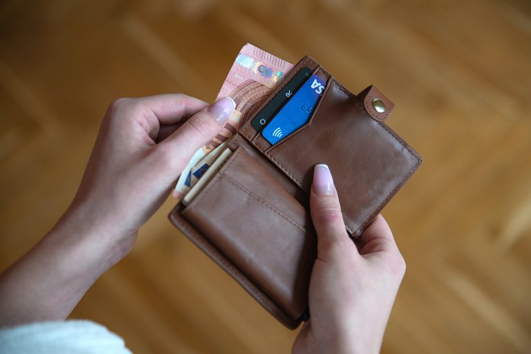 Ce e bine să ai și ce nu în portofel pentru a atrage banii. Secretul nebănuit pentru prosperitate și abundență
