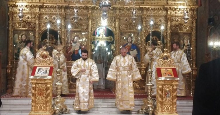 Ce este bine să duci duminica la biserică. Greșeala pe care nu trebuie să o facă niciun creștin când sărută icoanele