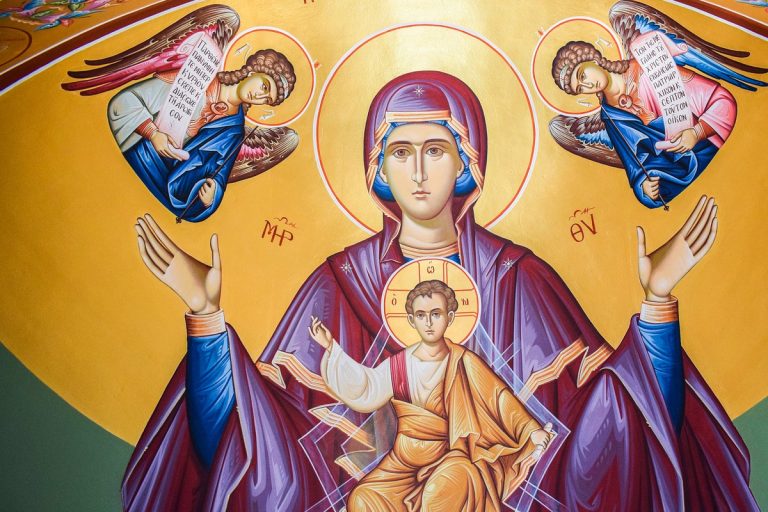 Ce se împarte de Sfânta Maria. Ce este bine să dai de pomană pe 15 august