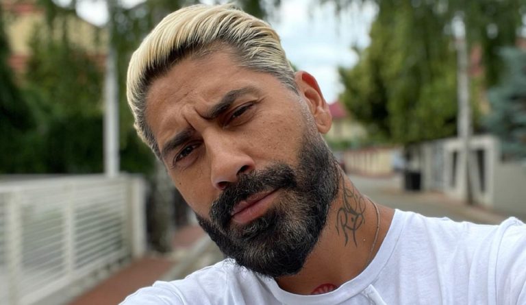 E păcat sau nu să ne tatuăm? Ce spune preotul Mirea Vîrtejanu despre Connect-R, care are pe umăr chipul părinților: ”Tablourile se fac pe pânză, nu pe piele, iar recunoștinta se poartă în suflet”. Exclusiv