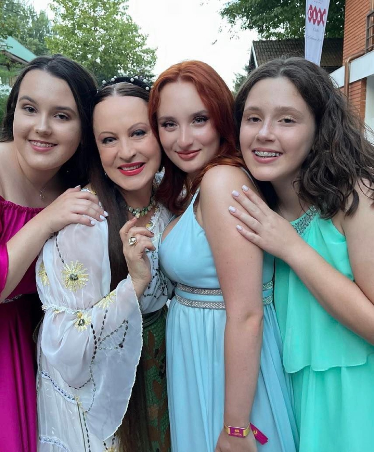 Maria, alături de cele trei nepoate