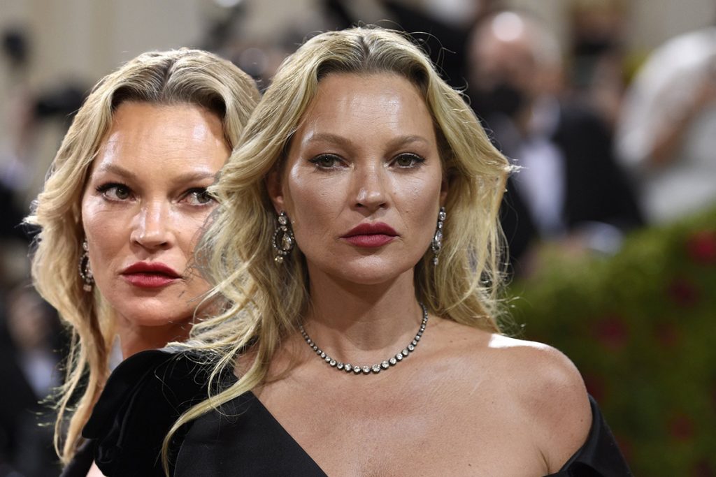 Cum poți să obții pomeți sculptați ca ai lui Kate Moss