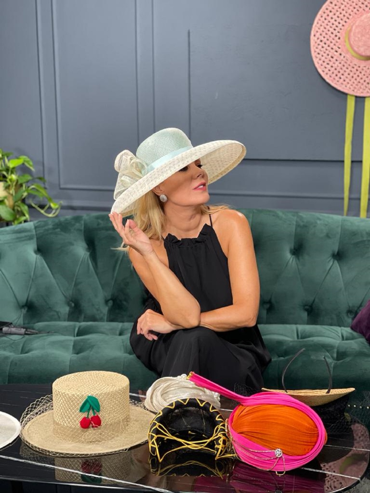 Dana Săvuică și invitatele sale, Eli Lăslean și Corina Leca