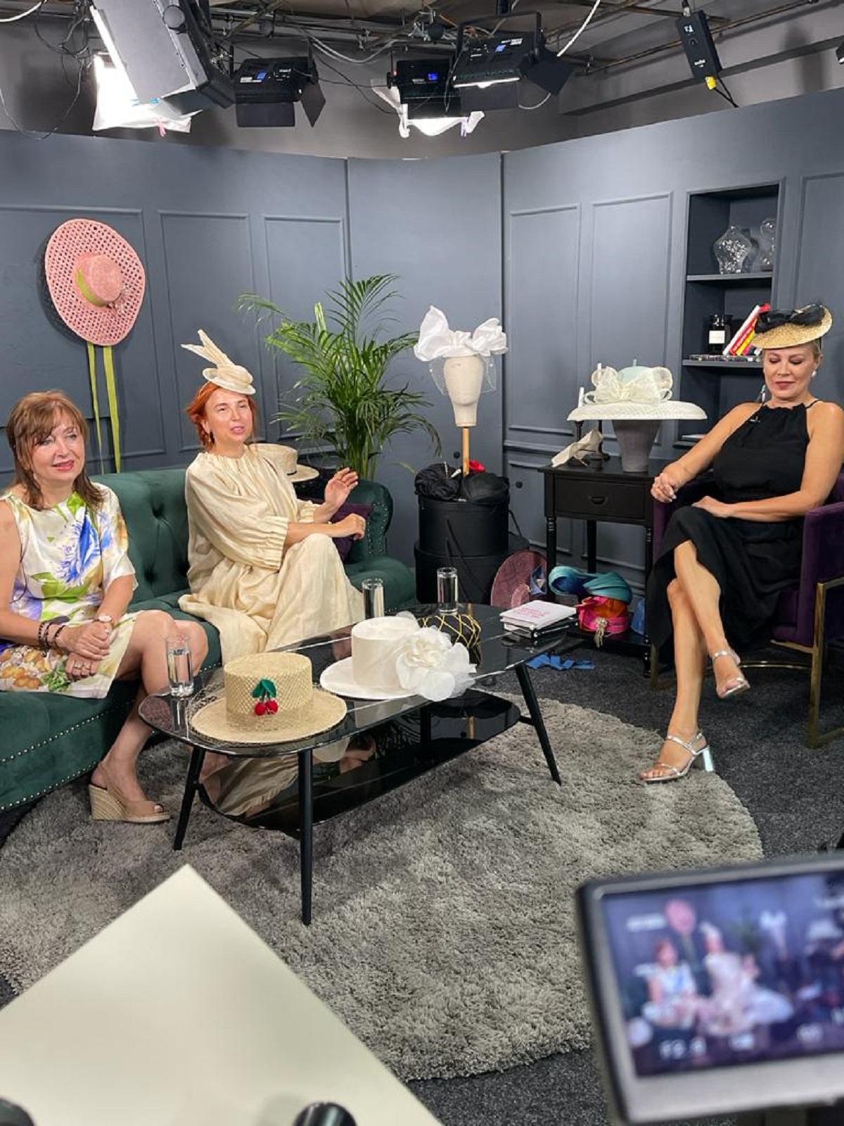 Dana Săvuică și invitatele sale, Eli Lăslean și Corina Leca