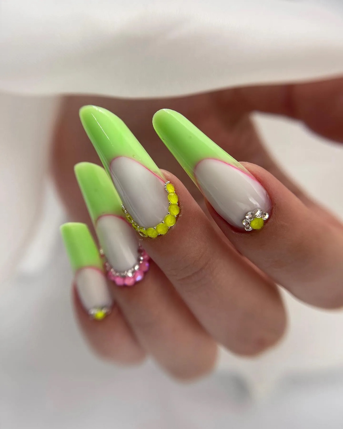 Ce manichiură își aleg miresele în plin sezon de nunți