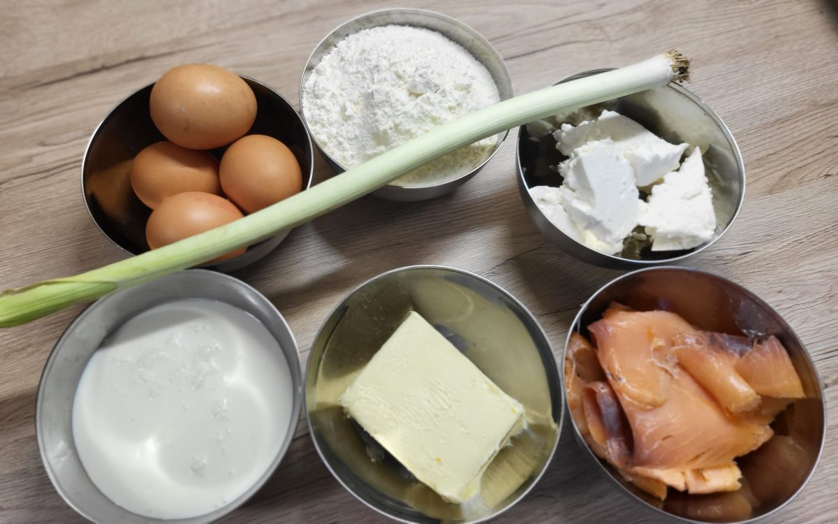 ingrediente pentru tarta cu somon afumat si branza de capra