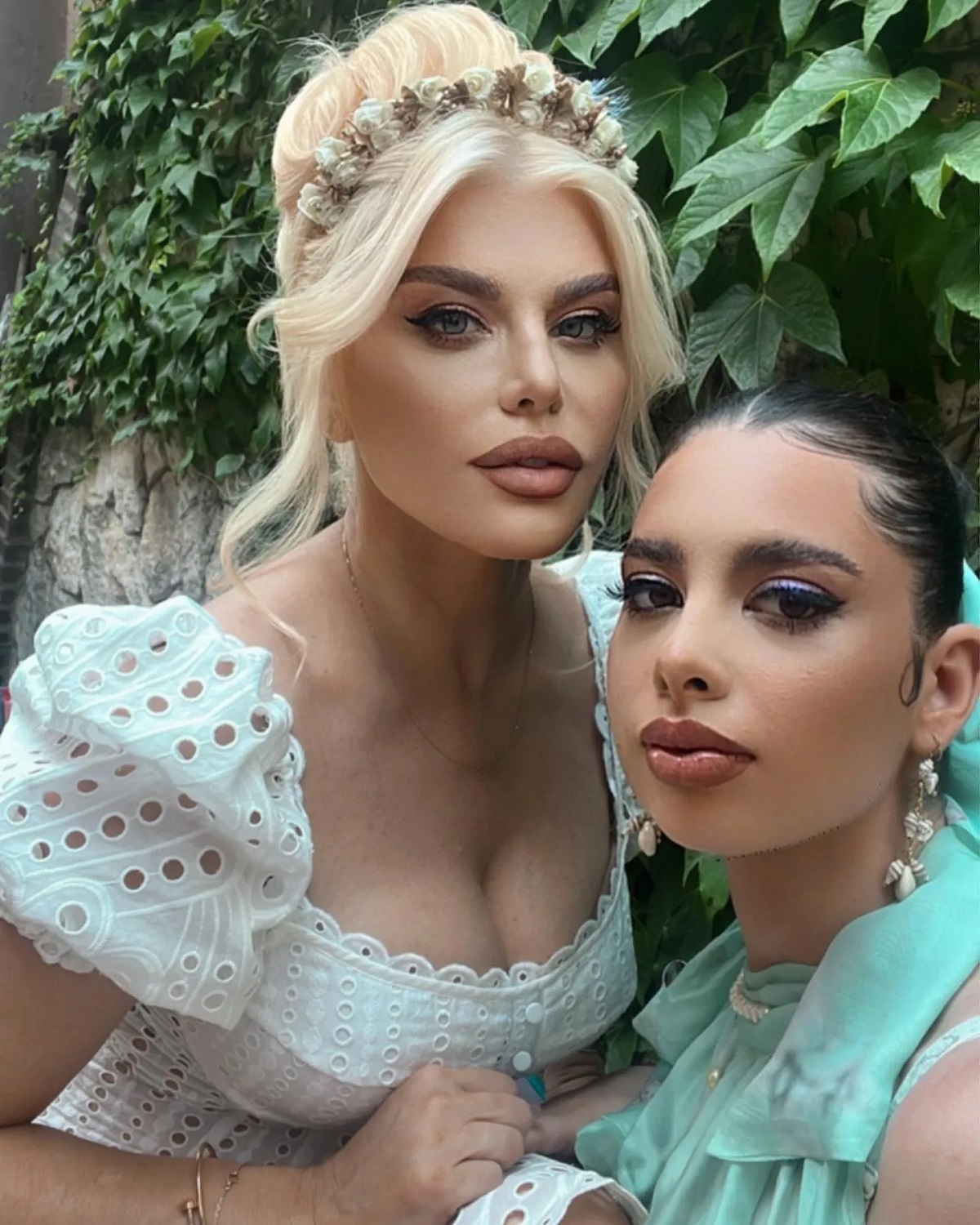 Loredana, alături de fiica ei, Elena, care îi seamănă leit